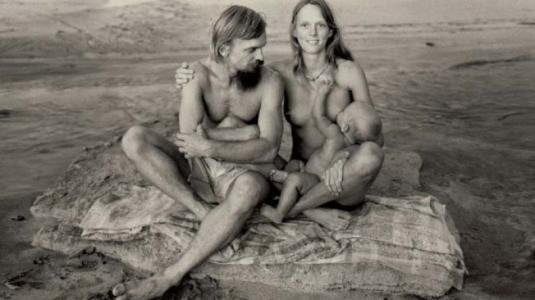 Oταν οι χίπις ζούσαν στον παράδεισο της Χαβάης με έξοδα του αδελφού της Λιζ Τέιλορ [εικόνες] | iefimerida.gr 1