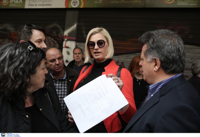 Χήρες πεσόντων των Σωμάτων Ασφαλείας διαμαρτυρήθηκαν έξω από το υπουργείο Εργασίας [εικόνες] | iefimerida.gr 2