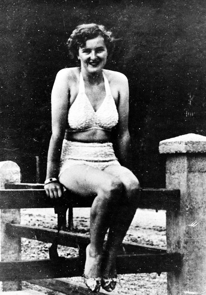 Για πρώτη φορά στο φως: Η σύντροφος του Χίτλερ γυμνή [εικόνες] | iefimerida.gr 2