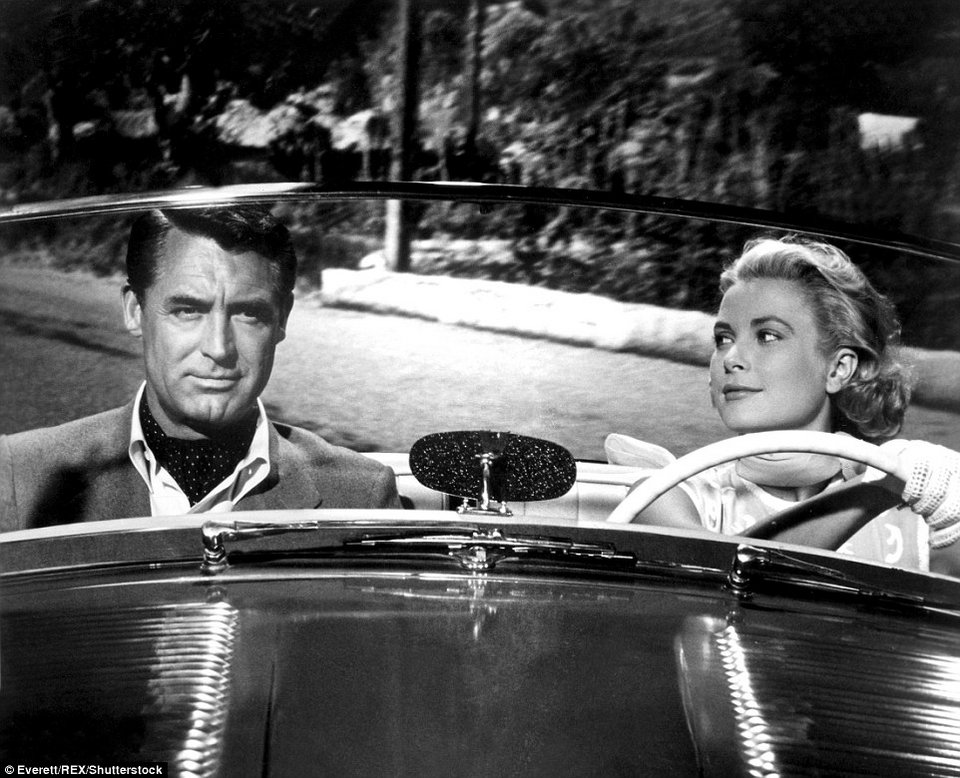 Βόλτα στο κάστρο όπου ο Χίτσκοκ γύρισε το «Κυνήγι του κλέφτη» [εικόνες] | iefimerida.gr 8