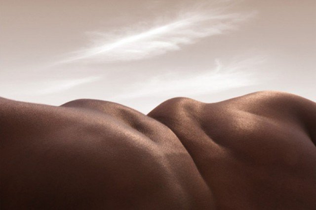 Bodyscapes: Γυμνά σώματα δημιουργούν εντυπωσιακά φυσικά τοπία [εικόνες] | iefimerida.gr 10