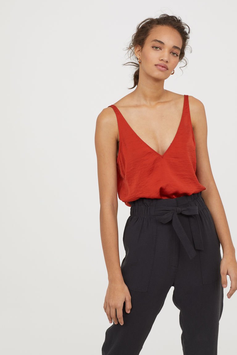 Τα 5 σατέν κομμάτια που δεν πρέπει να λείπουν από καμία γυναικεία ντουλάπα [εικόνες] | iefimerida.gr 2