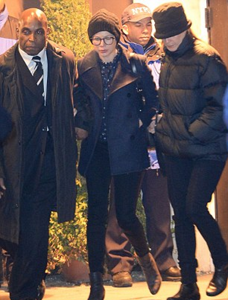 Σε στενό κύκλο το «τελευταίο αντίο» στον Φίλιπ Σέιμουρ Χόφμαν – Συγκλονίζουν τα μικρά του παιδιά [εικόνες] | iefimerida.gr 4