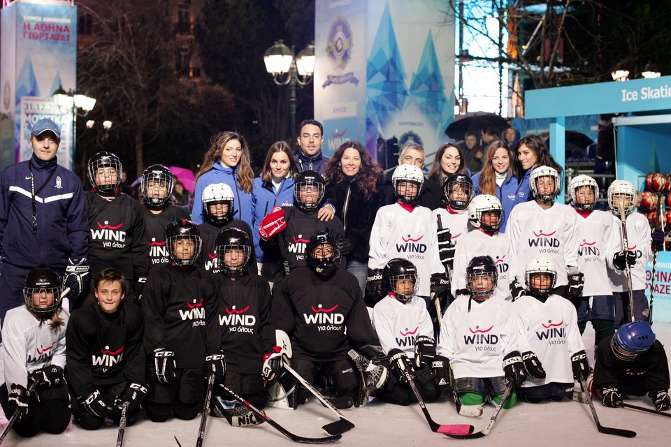 Χόκεϊ επί πάγου στην Πλατεία Συντάγματος με τη χορηγία της WIND [εικόνες] | iefimerida.gr 1