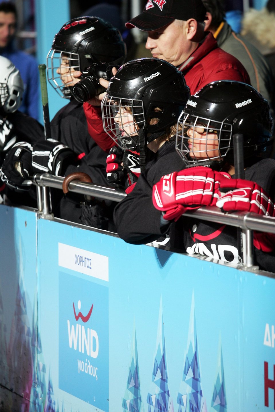 Χόκεϊ επί πάγου στην Πλατεία Συντάγματος με τη χορηγία της WIND [εικόνες] | iefimerida.gr 2