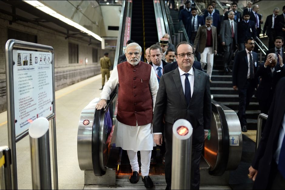 Ο Ολάντ, η Σεγκολέν και ο Φαμπιούς παίρνουν το μετρό στην Ινδία [εικόνες] | iefimerida.gr 1