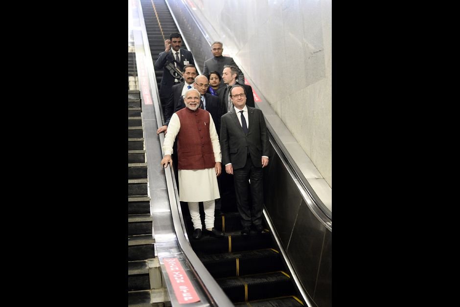 Ο Ολάντ, η Σεγκολέν και ο Φαμπιούς παίρνουν το μετρό στην Ινδία [εικόνες] | iefimerida.gr 0