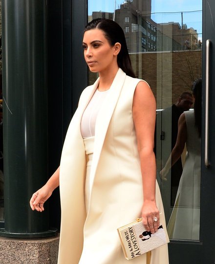 H Κιμ Καρντάσιαν έκανε τσαντάκι τη φωτογραφία του γάμου της [εικόνες] | iefimerida.gr 2