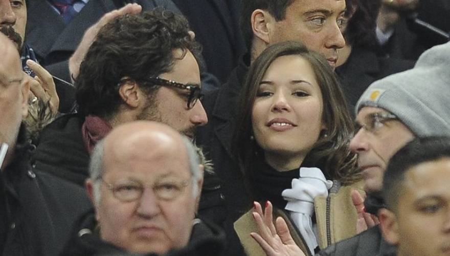 Ερωτύλος και ο γιος του Ολάντ -Εθεάθη με καστανή καλλονή [εικόνες] | iefimerida.gr 0