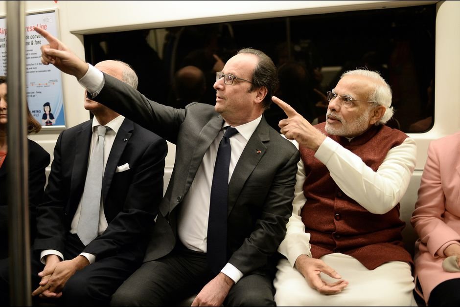 Ο Ολάντ, η Σεγκολέν και ο Φαμπιούς παίρνουν το μετρό στην Ινδία [εικόνες] | iefimerida.gr 3