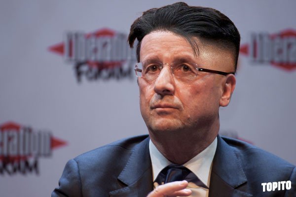 Γελάνε με τα μαλλιά του Ολάντ -Επειδή πληρώνει 10.000 ευρώ για κομμωτή [εικόνες] | iefimerida.gr 3