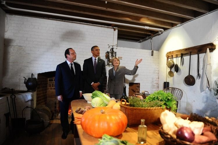 Με βαθύ ντεκολτέ και εντυπωσιακή τουαλέτα η Μισέλ Ομπάμα επισκίασε δύο προέδρους [εικόνες] | iefimerida.gr 10