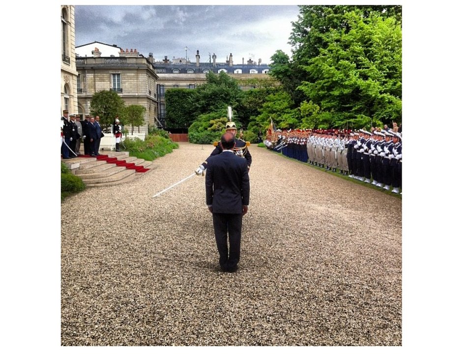 Αυτό είναι το λαμπραντόρ που έκαναν δώρο στον Φρανσουά Ολάντ [εικόνες] | iefimerida.gr 5