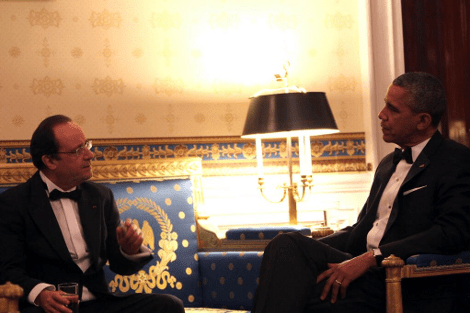 Του 'πεσε μικρό το σμόκιν του Ολάντ -Ετοιμο να σπάσει το κουμπί από την κοιλίτσα του Γάλλου «εραστή» [εικόνες] | iefimerida.gr 0