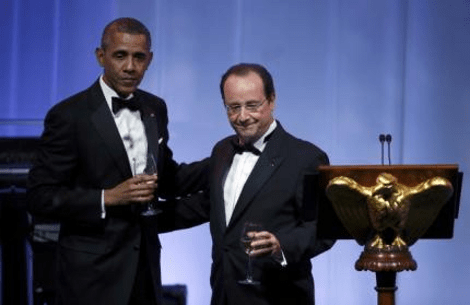 Του 'πεσε μικρό το σμόκιν του Ολάντ -Ετοιμο να σπάσει το κουμπί από την κοιλίτσα του Γάλλου «εραστή» [εικόνες] | iefimerida.gr 2