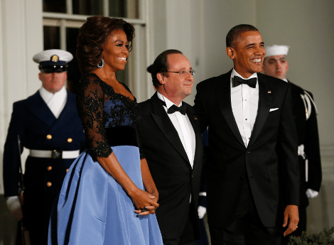 Του 'πεσε μικρό το σμόκιν του Ολάντ -Ετοιμο να σπάσει το κουμπί από την κοιλίτσα του Γάλλου «εραστή» [εικόνες] | iefimerida.gr 4