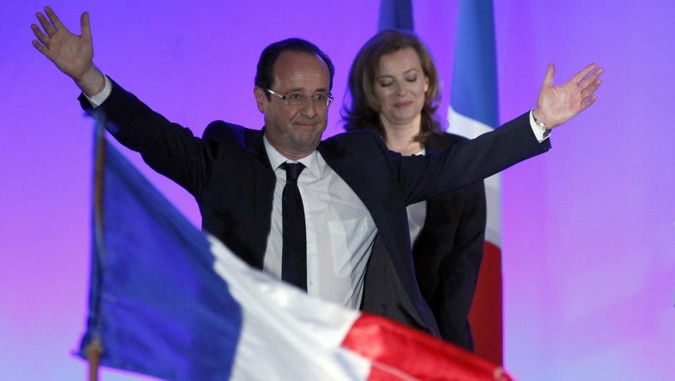 Ο Φρανσουά Ολάντ εξηγεί γιατί έχει ακόμη τη φωτογραφία της Βαλερί Τριερβελέρ στο γραφείο του [εικόνες] | iefimerida.gr 0