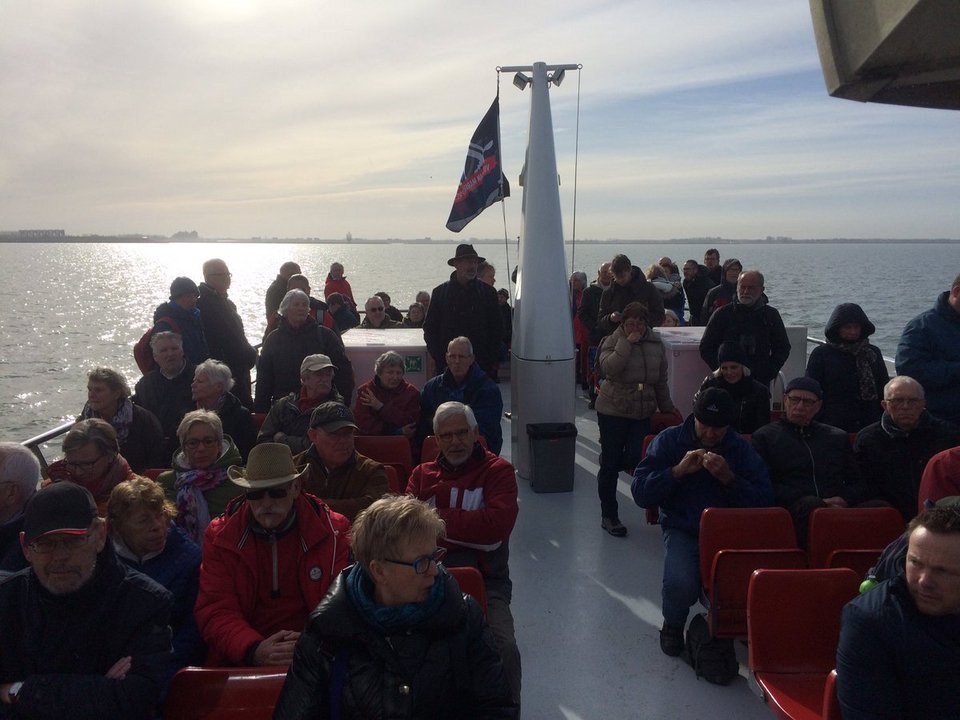 Απίστευτες εικόνες: Ακόμα και σε τεχνητό νησί ψήφισαν, κατά εκατοντάδες, οι Ολλανδοί [εικόνες] | iefimerida.gr 9