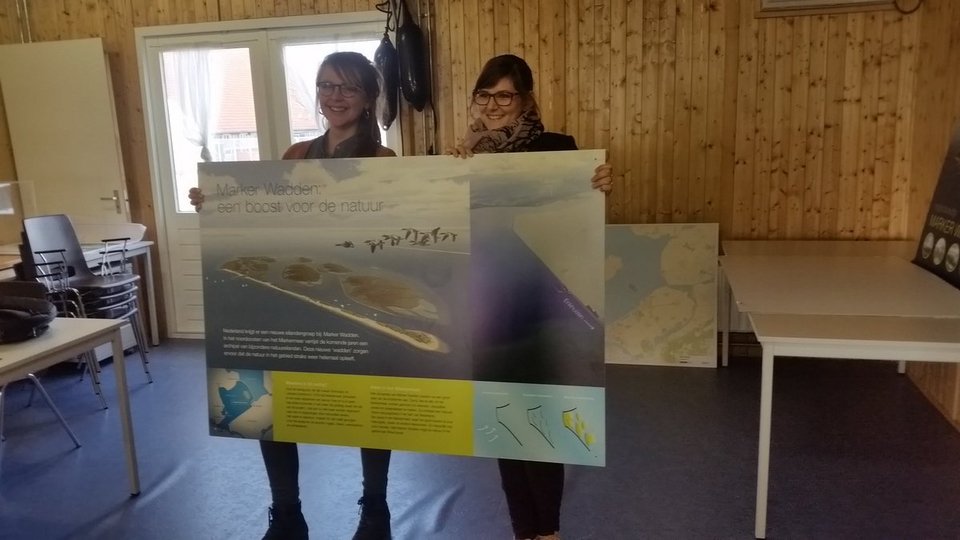 Απίστευτες εικόνες: Ακόμα και σε τεχνητό νησί ψήφισαν, κατά εκατοντάδες, οι Ολλανδοί [εικόνες] | iefimerida.gr 1