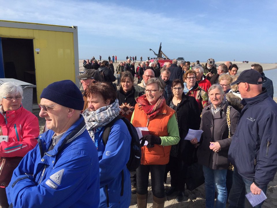 Απίστευτες εικόνες: Ακόμα και σε τεχνητό νησί ψήφισαν, κατά εκατοντάδες, οι Ολλανδοί [εικόνες] | iefimerida.gr 6