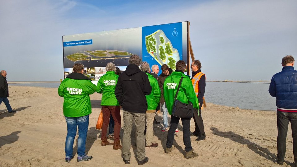 Απίστευτες εικόνες: Ακόμα και σε τεχνητό νησί ψήφισαν, κατά εκατοντάδες, οι Ολλανδοί [εικόνες] | iefimerida.gr 7