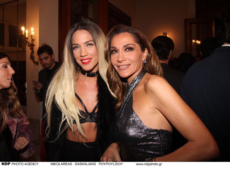 Χωρίς καμία υπερβολή: Η Κατερίνα Στικούδη πήγε σε εκδήλωση χωρίς μπλούζα [εικόνες] | iefimerida.gr 1