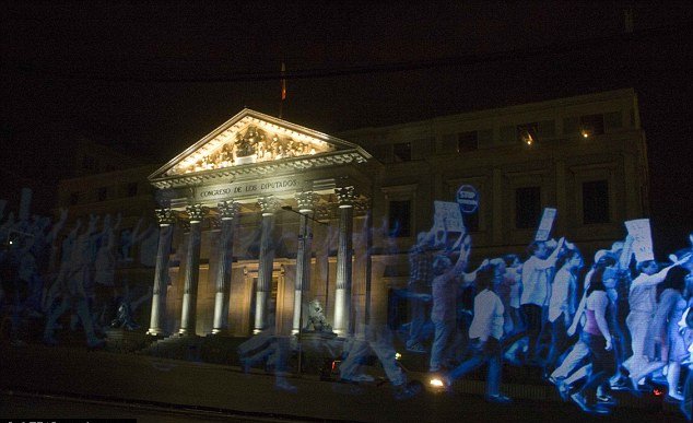 Η πρώτη διαδήλωση «φαντασμάτων» -Ολογράμματα έκαναν πορεία στην Ισπανία [εικόνες & βίντεο] | iefimerida.gr 2