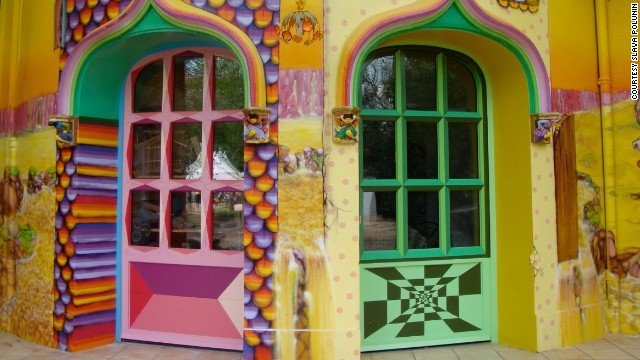 Θεωρείτε τους κλόουν ανατριχιαστικούς; - Αυτό είναι το ψυχεδελικό σπίτι ενός από τους κορυφαίους κλόουν του κόσμου [εικόνες]  | iefimerida.gr 3