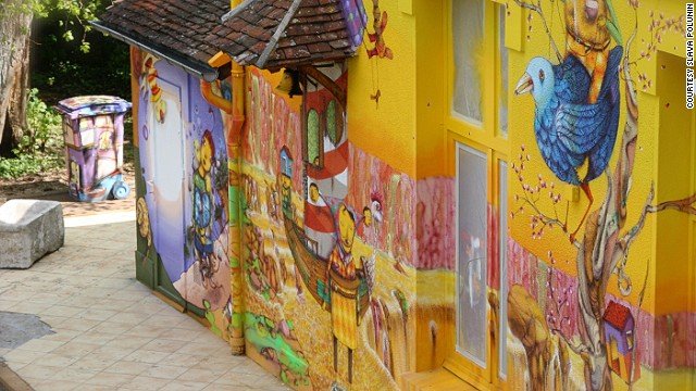 Θεωρείτε τους κλόουν ανατριχιαστικούς; - Αυτό είναι το ψυχεδελικό σπίτι ενός από τους κορυφαίους κλόουν του κόσμου [εικόνες]  | iefimerida.gr 4