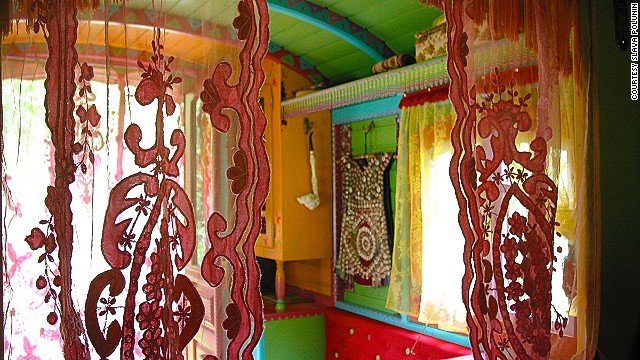 Θεωρείτε τους κλόουν ανατριχιαστικούς; - Αυτό είναι το ψυχεδελικό σπίτι ενός από τους κορυφαίους κλόουν του κόσμου [εικόνες]  | iefimerida.gr 6