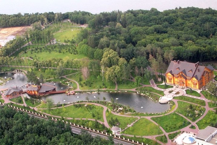 Oι... Βερσαλλίες του Γιανουκόβιτς σε προάστιο του Κιέβου -Μίνι ζωολογικός κήπος στην προεδρική κατοικία [εικόνες] | iefimerida.gr 16