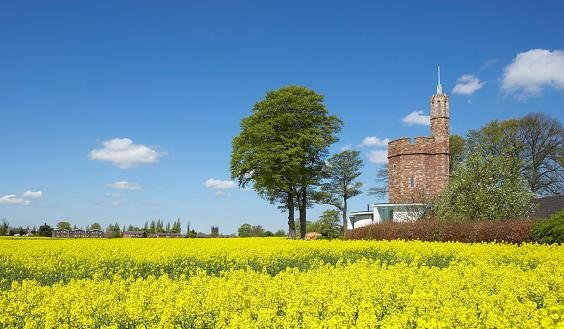 Το σπίτι δίπλα σε πύργο, αλά Τζέιμς Μποντ, που σαρώνει τα βραβεία [εικόνες] | iefimerida.gr 1