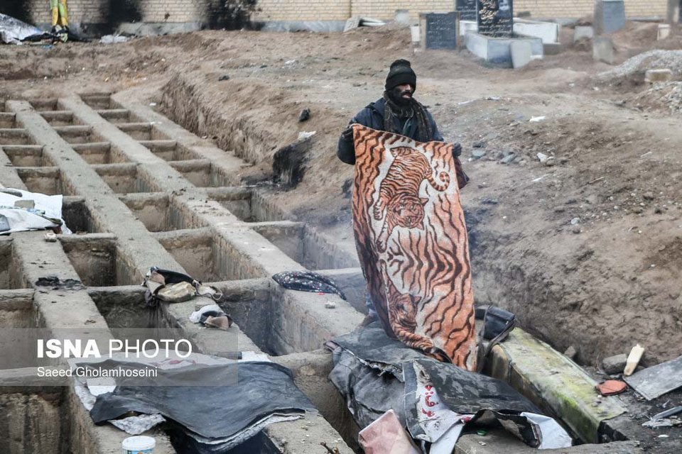 Αστεγοι στο Ιράν κοιμούνται μέσα σε τάφους [εικόνες]  | iefimerida.gr 0