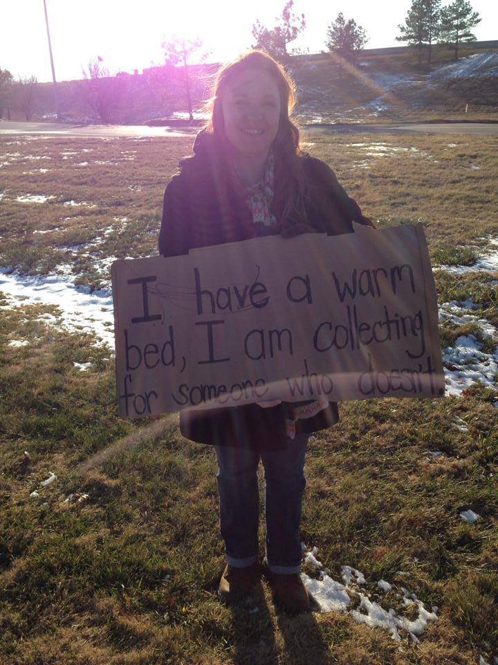 Ζώντας για λίγο σαν άστεγος - Εθελοντές βγαίνουν στους δρόμους μαζεύοντας χρήματα για τους απόρους [εικόνες] | iefimerida.gr 1