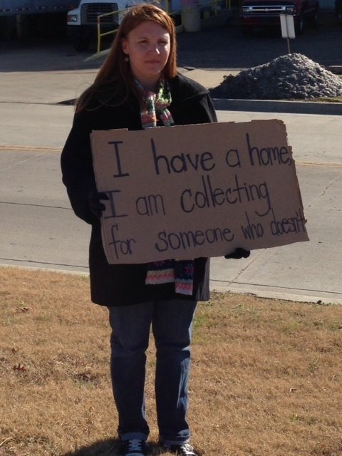 Ζώντας για λίγο σαν άστεγος - Εθελοντές βγαίνουν στους δρόμους μαζεύοντας χρήματα για τους απόρους [εικόνες] | iefimerida.gr 4