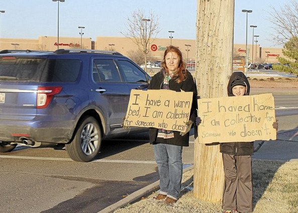 Ζώντας για λίγο σαν άστεγος - Εθελοντές βγαίνουν στους δρόμους μαζεύοντας χρήματα για τους απόρους [εικόνες] | iefimerida.gr 5