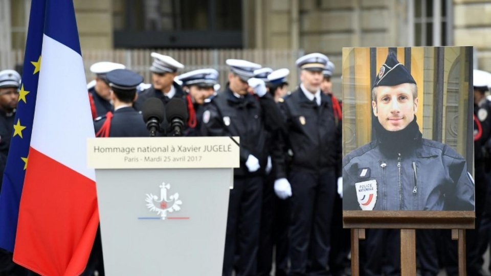 Ο σύντροφος του αστυνομικού που σκοτώθηκε στα Ηλύσια Πεδία συγκλόνισε: Δεν θα σας δώσω το μίσος μου [εικόνες] | iefimerida.gr 3