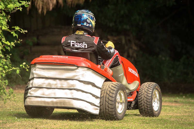 ΗONDA MEAN MOWER: Το πιο γρήγορο και θορυβώδες χλοοκοπτικό του κόσμου | iefimerida.gr 2
