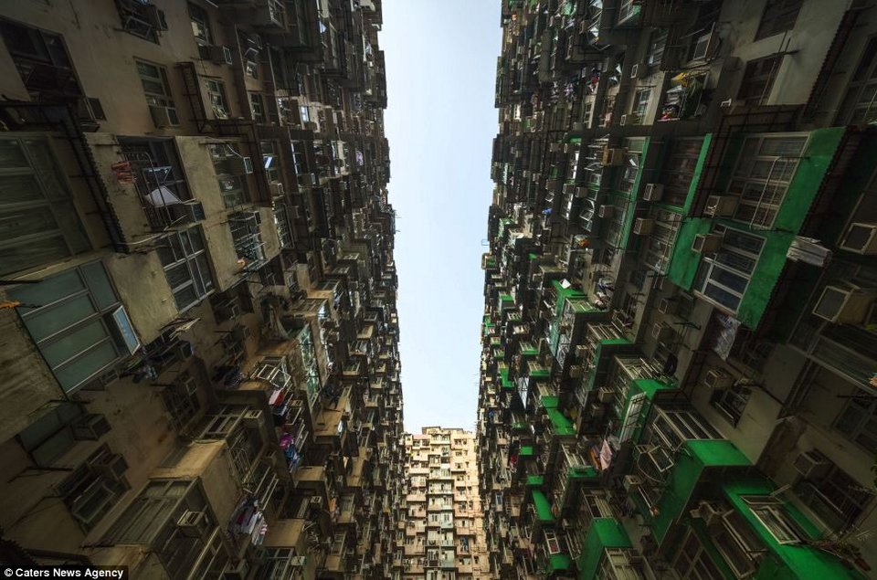 Στα κουτάκια των ανθρώπων -Τα αποπνιχτικά διαμερίσματα της πιο πυκνοκατοικημένης πόλης του κόσμου [εικόνες]  | iefimerida.gr 6