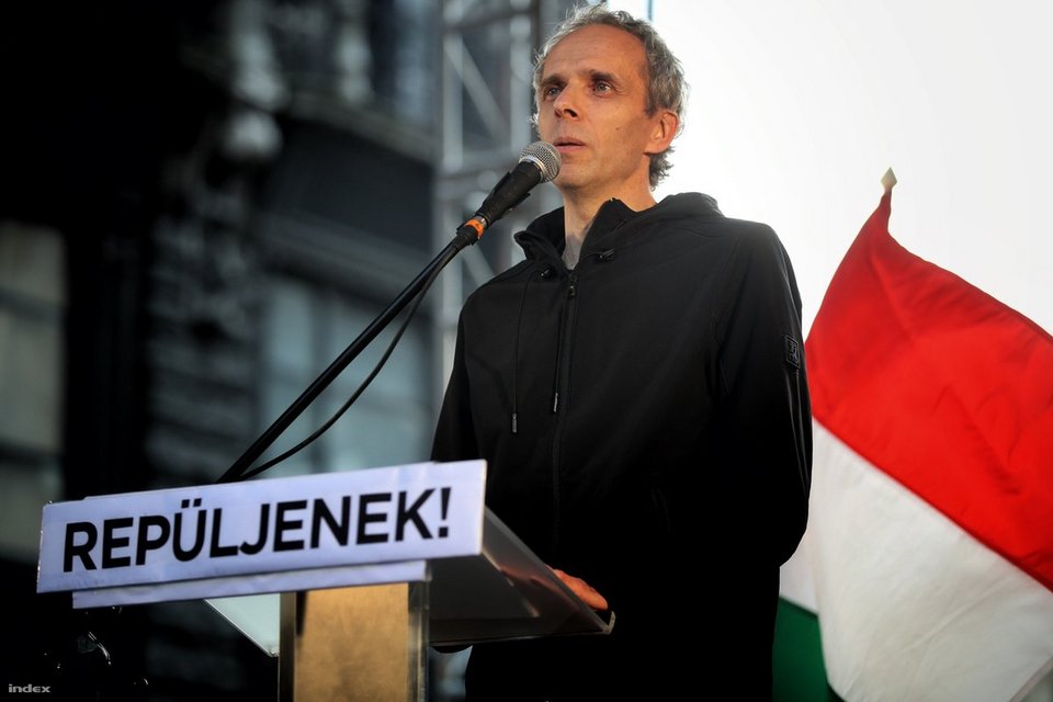 Ουγγαρία: Χιλιάδες διαδηλωτές στους δρόμους για την ελευθερία του Τύπου [εικόνες] | iefimerida.gr 1