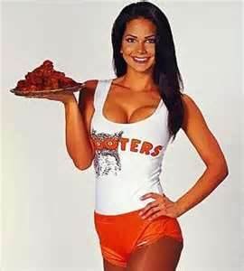 Πρώην καυτή σερβιτόρα των Hooters έγινε δισεκατομμυριούχος & πρόεδρος πολυεθνικής [εικόνες] | iefimerida.gr 0