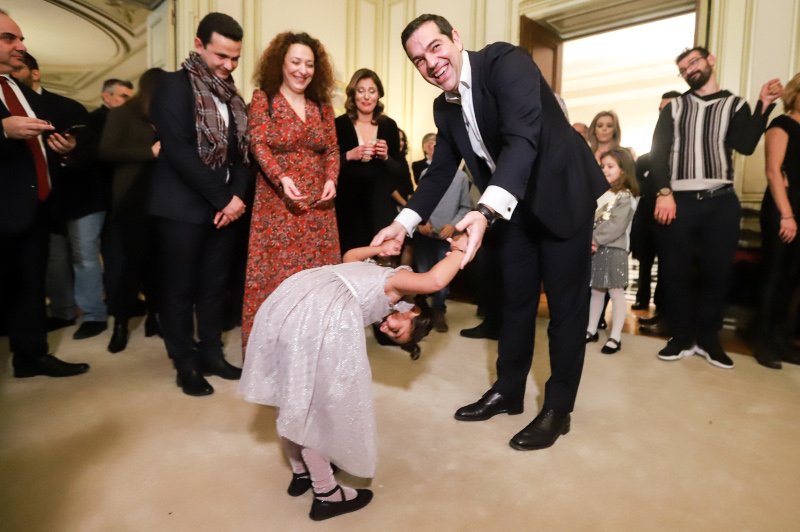 Ο Πρωθυπουργός χόρεψε με πολύ κέφι με την νεαρή ντάμα του- φωτογραφία eyrokinissi