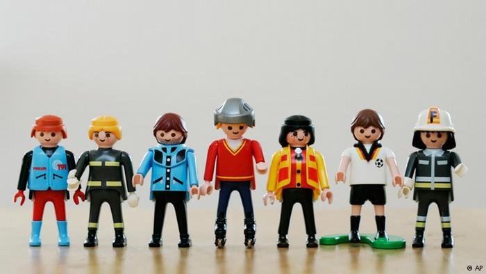 Του ζήτησαν ένα παιχνίδι με μηδενικό κόστος και δημιούργησε τα playmobil [εικόνες]  | iefimerida.gr 1