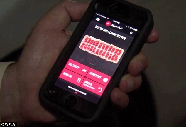 Μητέρα που κρατείτο όμηρος παρήγγειλε pizza για να καλέσει την αστυνομία [εικόνες & βίντεο] | iefimerida.gr 1