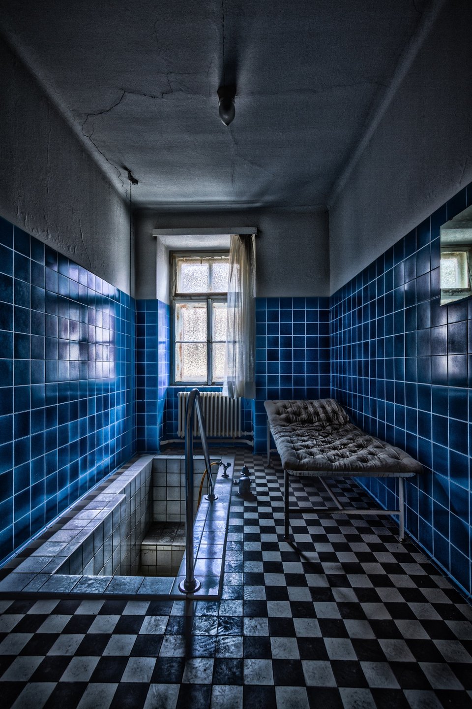 Τι γίνονται τα πολυτελή ξενοδοχεία όταν... γεράσουν -Σκόνη, εγκατάλειψη, παρακμή με φόντο κρυστάλλινους πολυελαίους [εικόνες] | iefimerida.gr 11