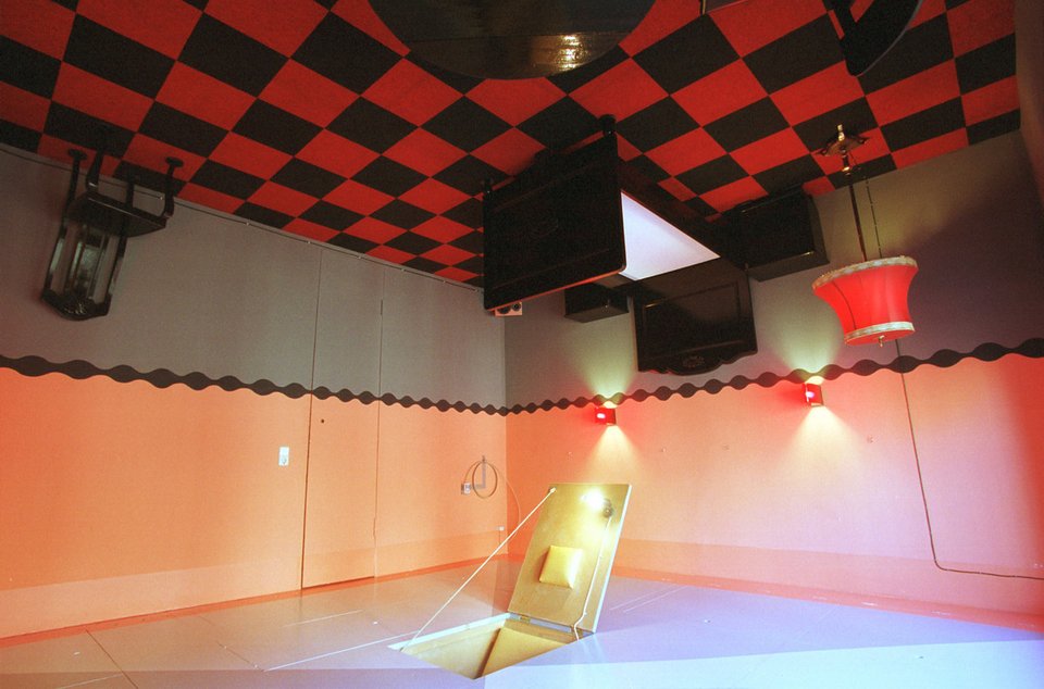 Ετσι είναι το πιο παράξενο ξενοδοχείο του κόσμου -Το πιο αστείο τρομακτικό κατάλυμα στο Βερολίνο [εικόνες] | iefimerida.gr 13