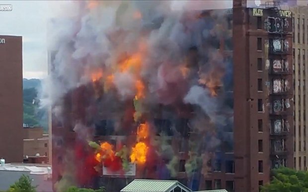 Eντυπωσιακή κατεδάφιση ξενοδοχείου στη Νέα Υόρκη: Εκρήγνυται και καταρρέει σε 2 λεπτά [βίντεο] | iefimerida.gr 4