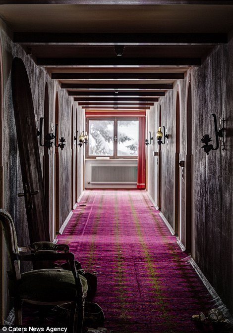 Τι γίνονται τα πολυτελή ξενοδοχεία όταν... γεράσουν -Σκόνη, εγκατάλειψη, παρακμή με φόντο κρυστάλλινους πολυελαίους [εικόνες] | iefimerida.gr 6