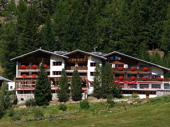 H Ανγκελα Μέρκελ πήγε διακοπές στο βουνό -Σε χωριό στις ιταλικές Αλπεις [εικόνες] | iefimerida.gr 2