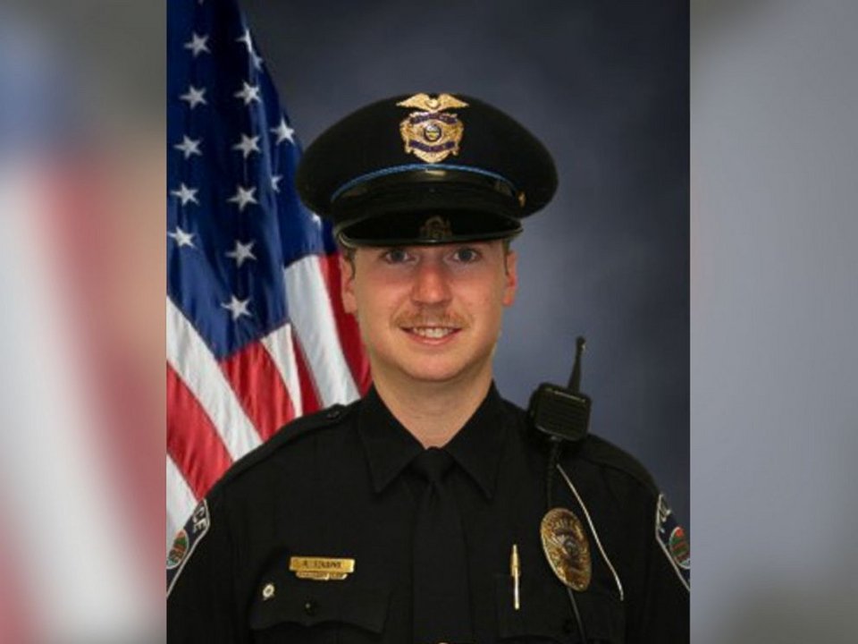 Νέα αστυνομική φρίκη στις ΗΠΑ: Αστυνομικός πυροβολεί στο κεφάλι άοπλο Αφροαμερικανό οδηγό [βίντεο & εικόνες] | iefimerida.gr 3